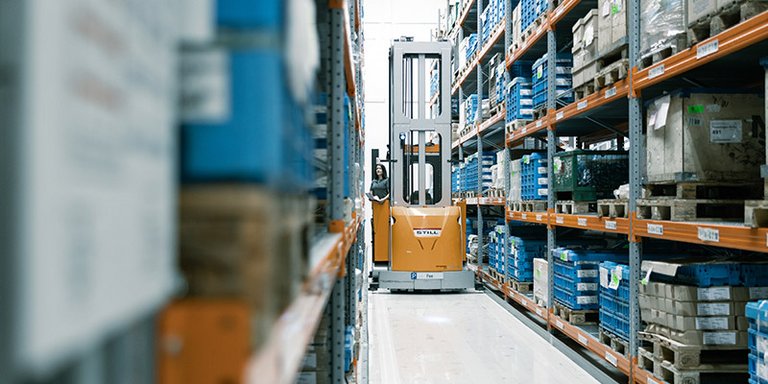Logistische Gesamtkonzepte Bild eines Lagerzentrums, welches mit logistische Gesamtkonzepte von MS optimiert wurde.