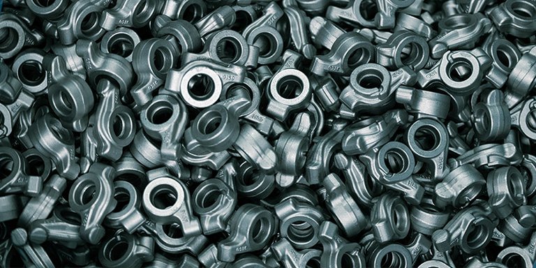 Produkte landwirtschaftliche Maschinen Bild von vielen robusten Teilen, welche die MS Powertrain Technologie GmbH im Agrarsektor fertigt.