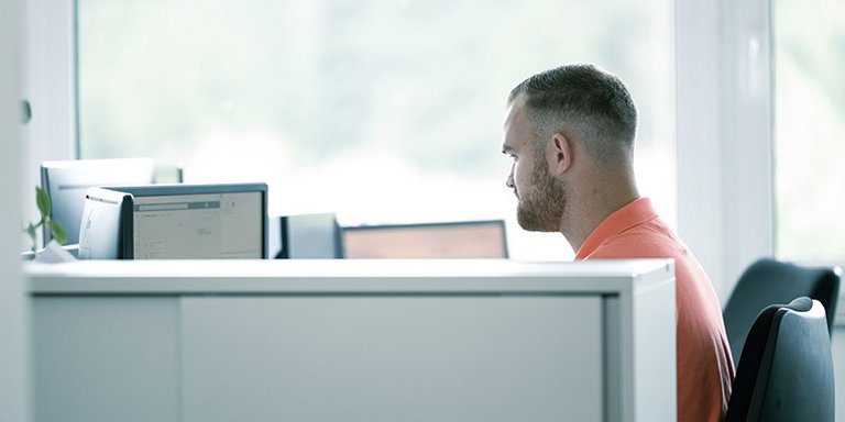 Karriere bei MS Bild eines Mitarbeiters der seinen Karriereweg bei MS Powertrain macht.